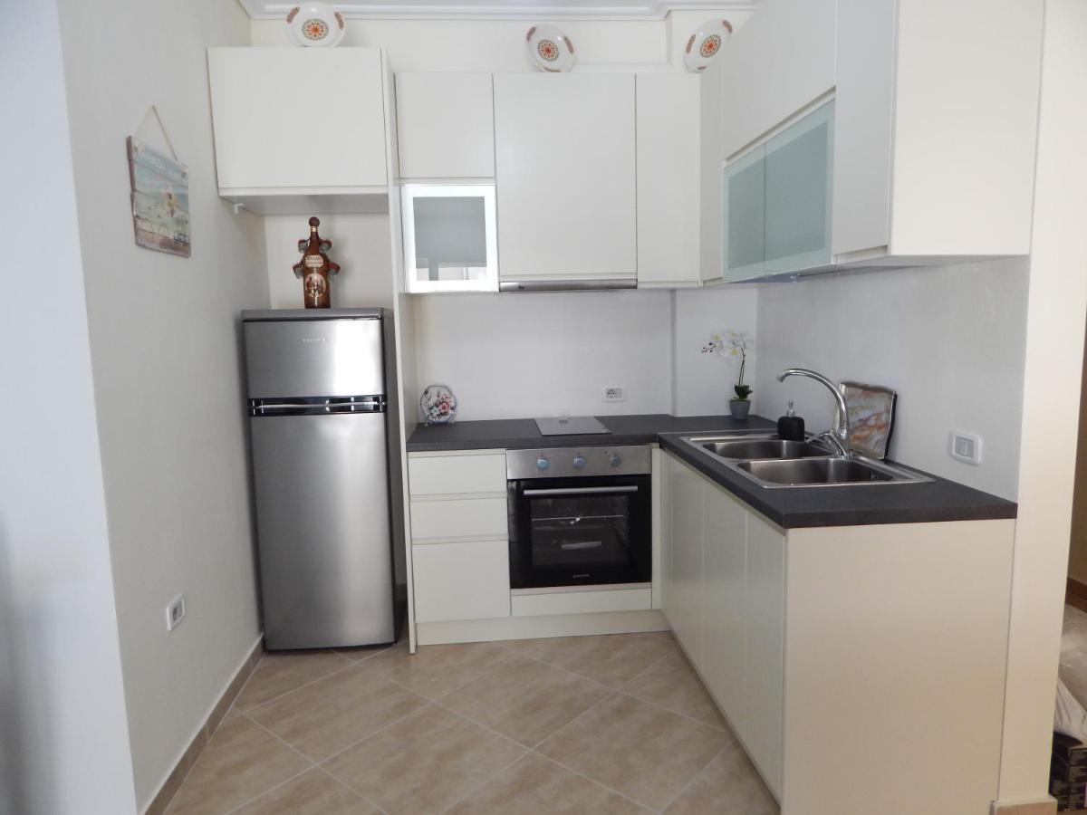 Modern Spacious 1 Bedroom Flat Next To The Beach Vlore Exterior photo